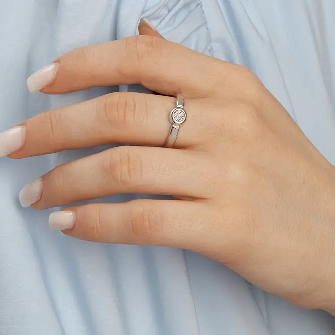 Серебряное кольцо с бриллиантами