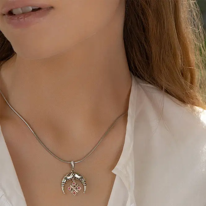 Серебряный кулон с фианитами