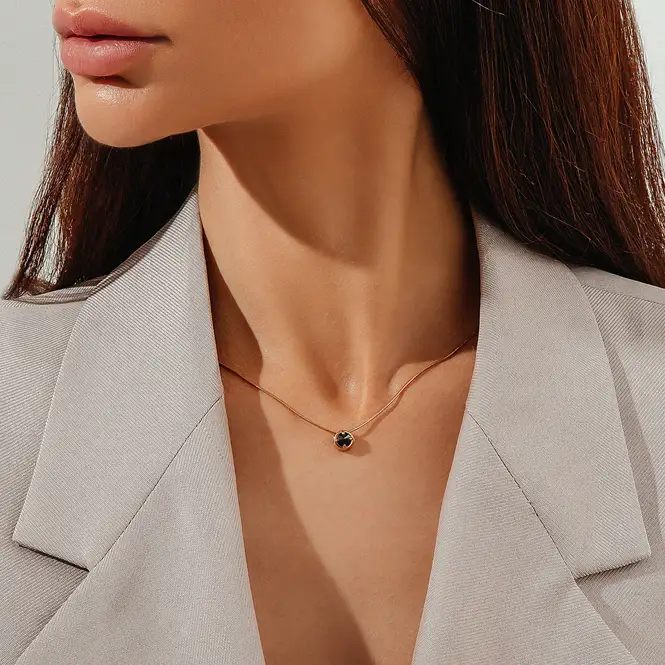 Золотой кулон с фианитом