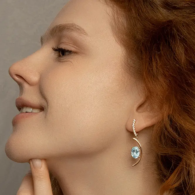 Золотое кольцо с топазами и фианитами