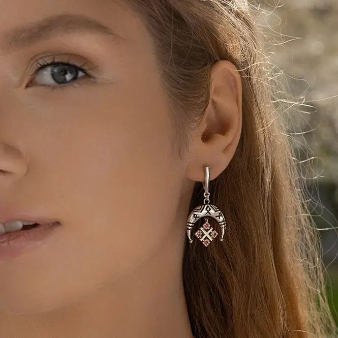 Серебряные серьги с фианитами