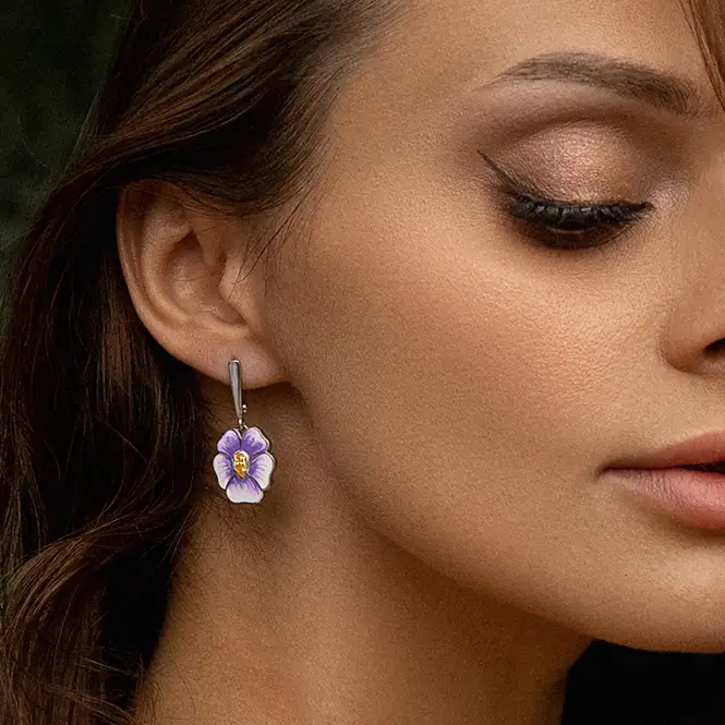 Серебряные серьги с фианитами и эмалью