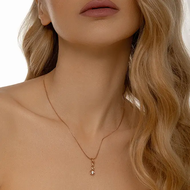 Золотой кулон с фианитами