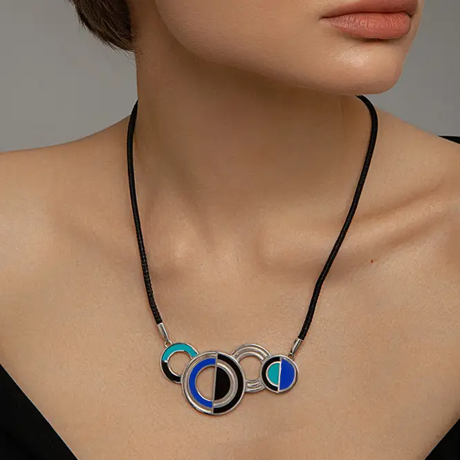 Серебряное колье с эмалью