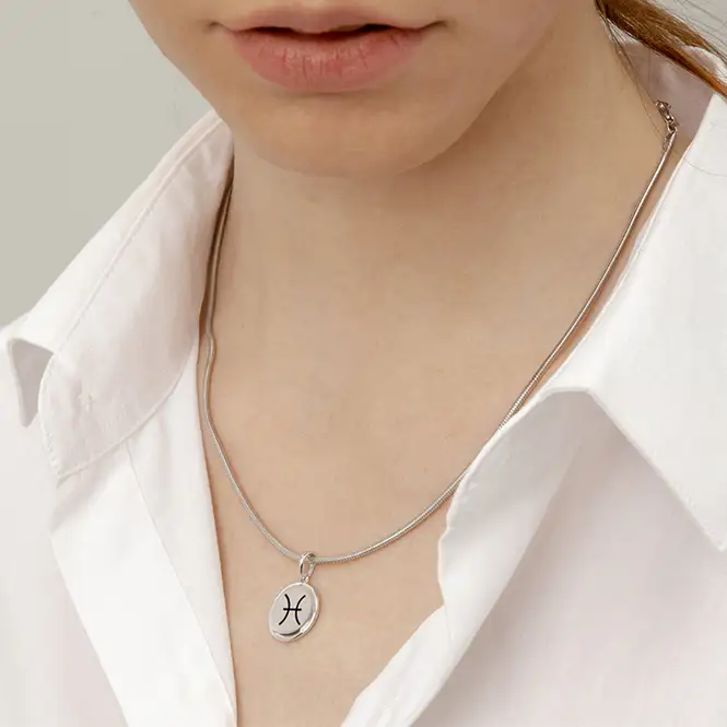 Серебряный кулон с эмалью "Рыбы"