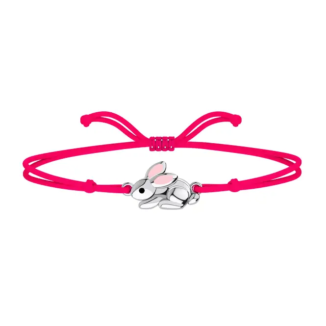 Браслет на нити с серебряным элементом и эмалью