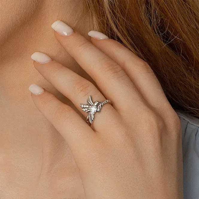 Серебряное кольцо с фианитами